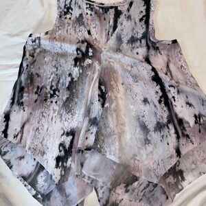 Sleeveless V-Neck Abstract Print Layered Blouse - Light Gray/Pink